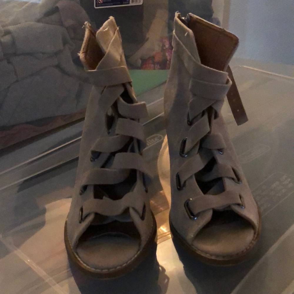 Yoki Heeled sandal/boot thing